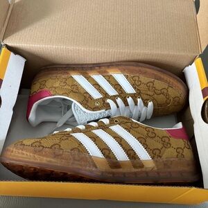 Gucci Women Trendy Sneakers Iconic Design with Modern Appeal